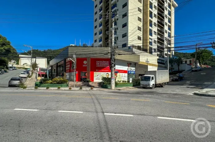 Aluguel de espaço comercial no bairro Trindade, Florianópolis