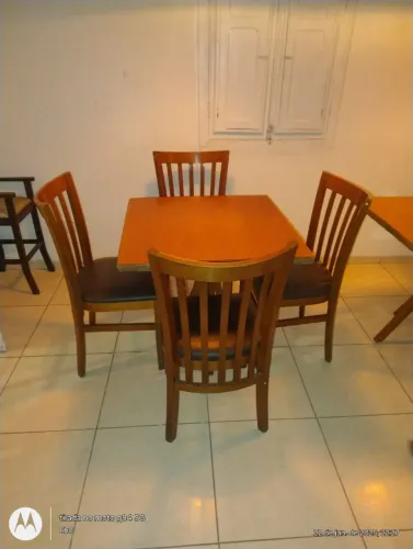 Conjunto de Mesa de Jantar com 4 Cadeiras