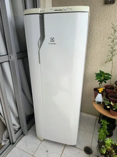 Geladeira Refrigerador Electrolux 262L 1 Porta RDE33 - Branco - 110 Volts