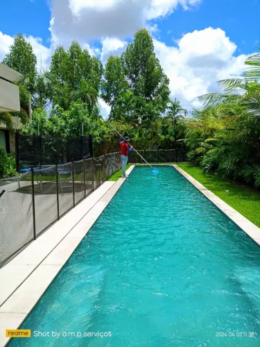 Limpeza e manutenção de piscinas 