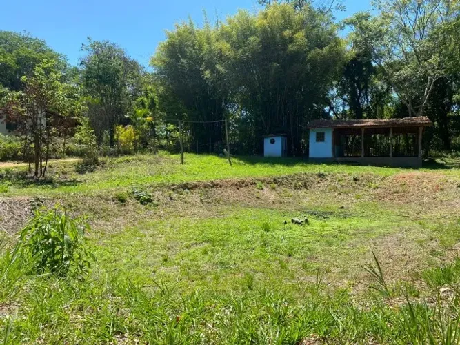 Chácara 1.350m² com um cômodo e córregos nos fundos Jaboticatubas.