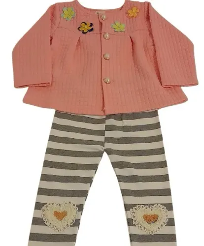 Conjunto Infantil Rosa com Detalhes e Calça Listrada