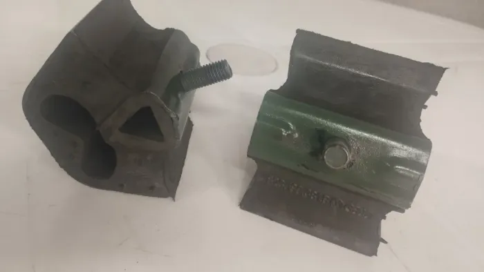 Coxim Calço do Motor Gol/Voyage/Parati Quadrada Ap CHT  R$:120 Reais 