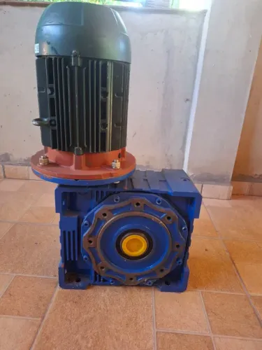 Motor Redutor Hercules 5cv trifásico  com Redutor NMRV