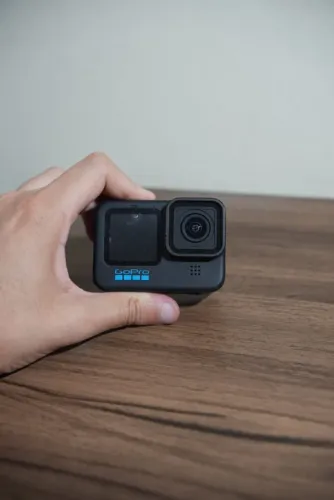 GoPro Hero 11 Black + Carregador Duplo + 3 Baterias + Case à Prova d'Água