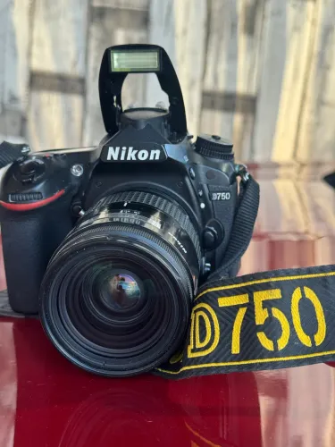 Nikon 750 com lente 