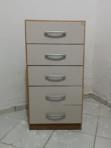 Cômoda pequena