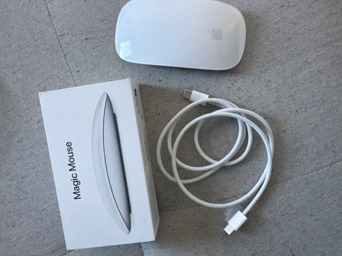 Magic Mouse (USB C) - Superfície Multi-Touch branca nova