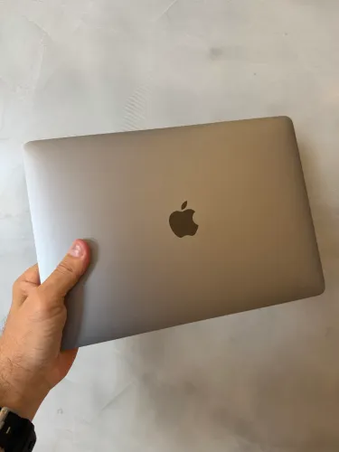 MacBook Pro M2 13 polegadas spa e seminovo impecável - Centerfix Apple