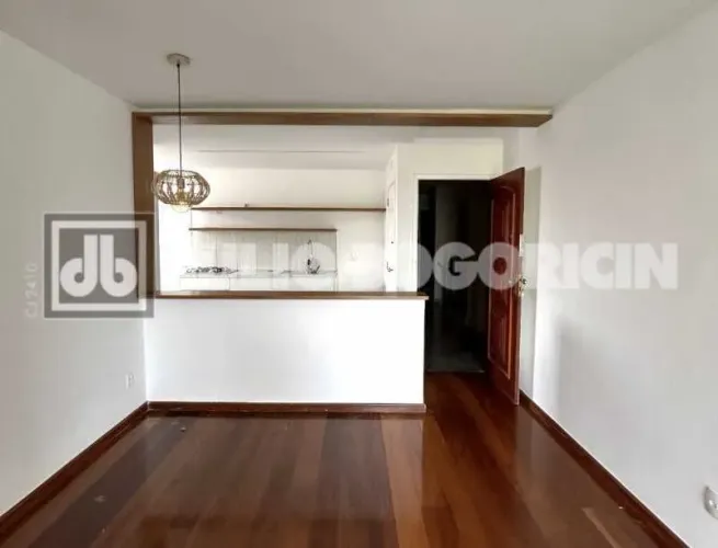 Apartamento com excelente planta, 2 quartos com suíte, varanda, 1 Vaga na escritura!!
