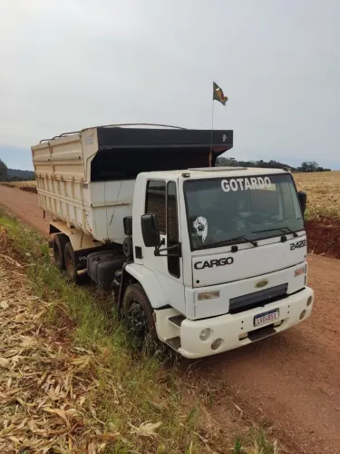 Ford cargo 2422 ano 2005