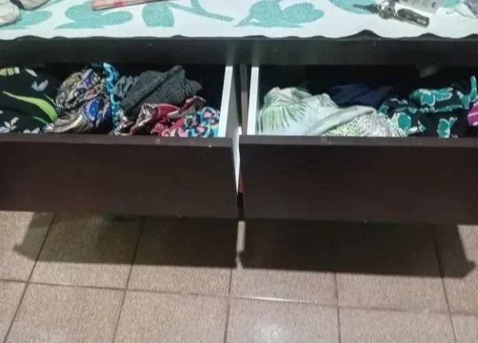 Gaveteiro de roupa chão