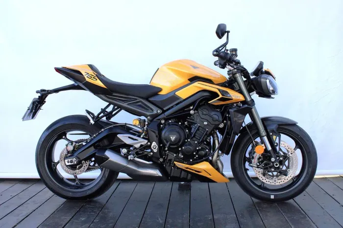 TRIUMPH STREET TRIPLE 765 RS