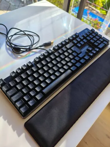 Teclado Gamer Mecânico Predator Pkw200 + Apoio de Pulso HyperX