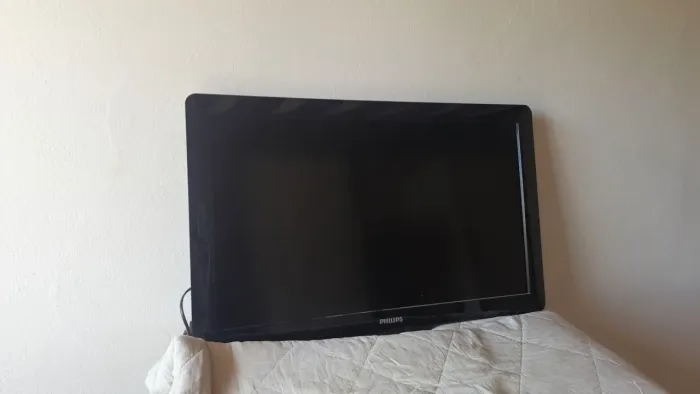 Tv philips 32 polegadas obs: sem o controle.