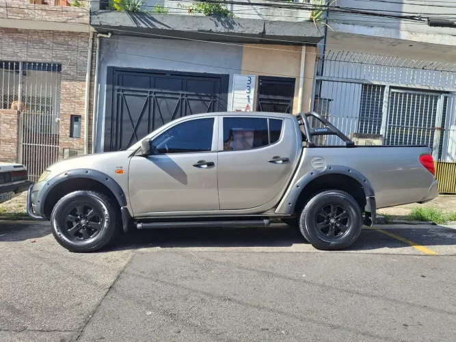 Mitsubishi L200 Triton GLS 3.2 CD TB Int.diesel MEC 2015