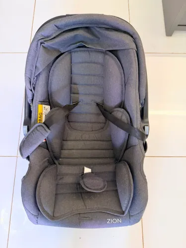 Bebê conforto Zion com base