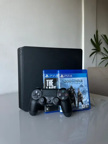PS4 Slim - 500gb - Super conservado 