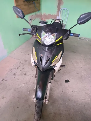 Vende-se essa moto shineray wuyang phoenix 50cc interessados só entrar em contato