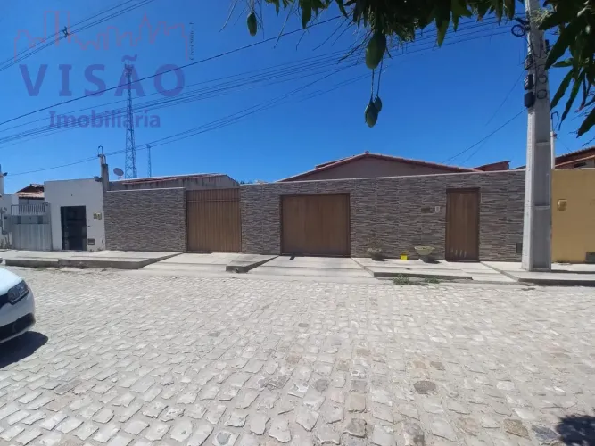 VENDE-SE CASA EM UPANEMA