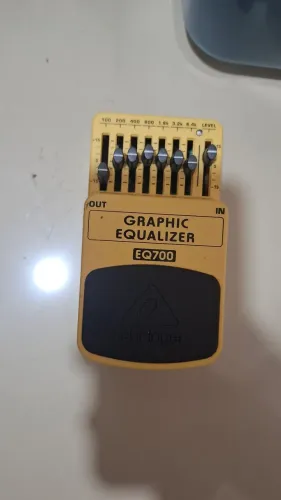 Pedal Behringer EQ700 equalizador guitarra
