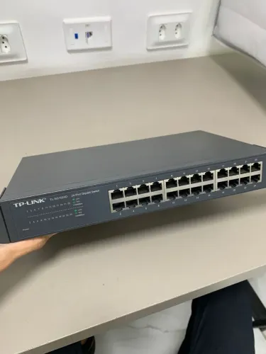 Switch TP-Link TL-SG1024D 24 Portas Gigabit - Semi-novo