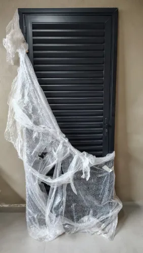 Porta palheta de alumínio preta 