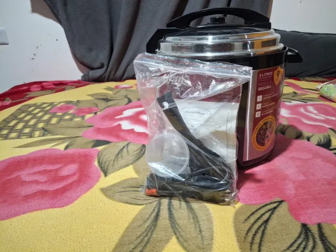 Panela de pressão elétrica inox Wap 5 litros 900wats 220V