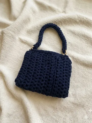 Bolsa safira na cor azul marinho