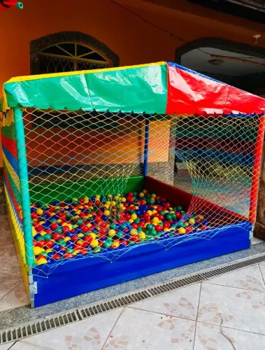 PISCINA DE BOLINHAS - PRODUTO NOVO - 2X2 METROS - JÁ COM BOLINHAS!!!!