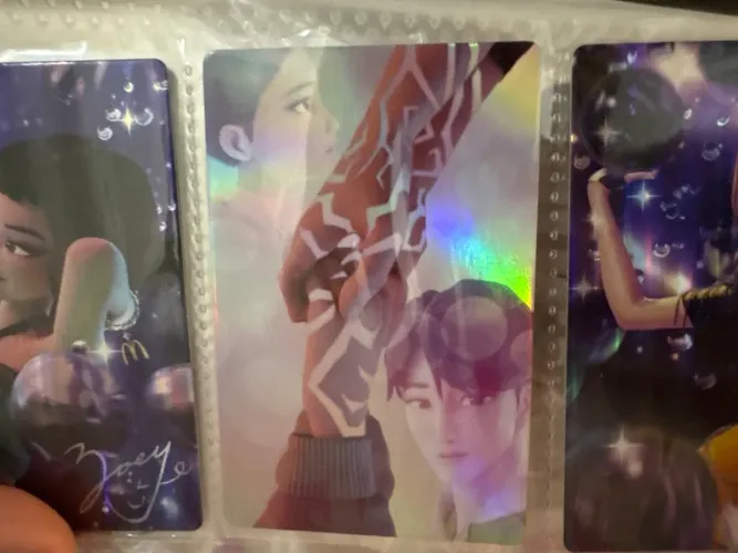 Vendo photocard colecionável raro da Rumi e do Jinu