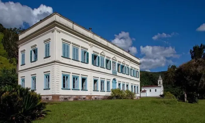 Fazenda/Sítio/Chácara para venda tem 5000 metros quadrados com 15 quartos
