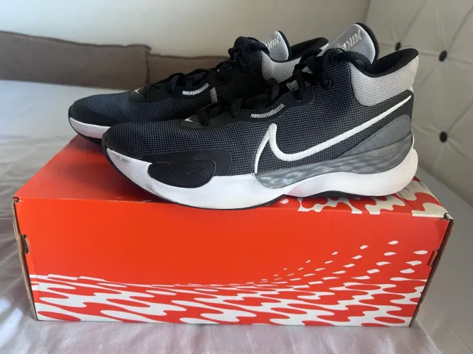 SEMI-NOVO E SEM MARCAS DE USO -  Tênis Nike Renew Elevate 3
