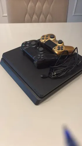 PS4 SLIM + 1TB + 8 JOGOS + 2 CONTROLES NOVOS