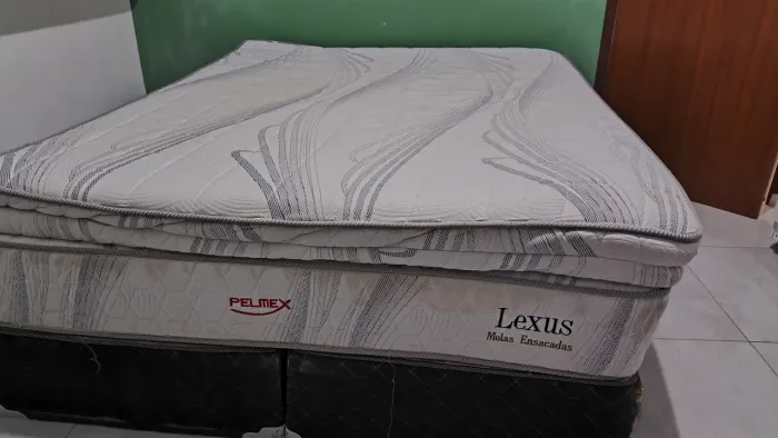 CAMA QUEEN MOLAS ENSACADAS