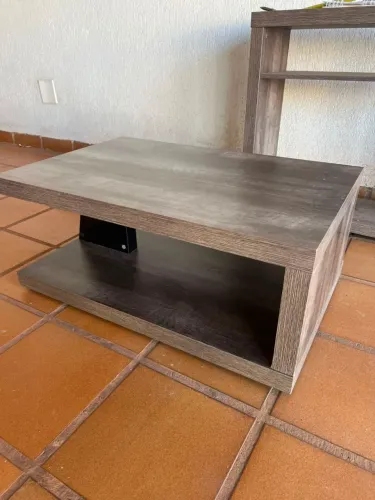 Mesa de Centro com Nicho - 90x59x39cm - Usada, Poucas Marcas