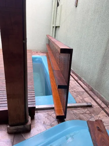 Deck de Madeira pouco tempo de uso 