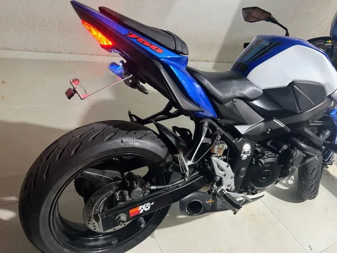 Susuki GSR750