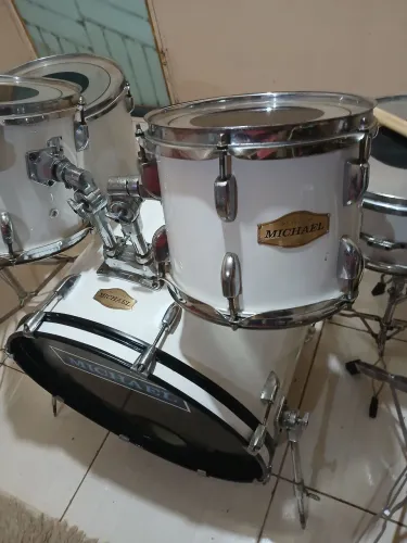 Bateria acústica completa da Michael
