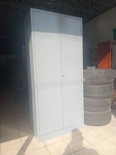 Armário de aço fechado 