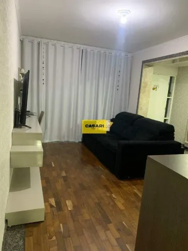 Sobrado à venda próximo à Av. Prestes Maia com 3 dormitórios, suíte e churrasqueira