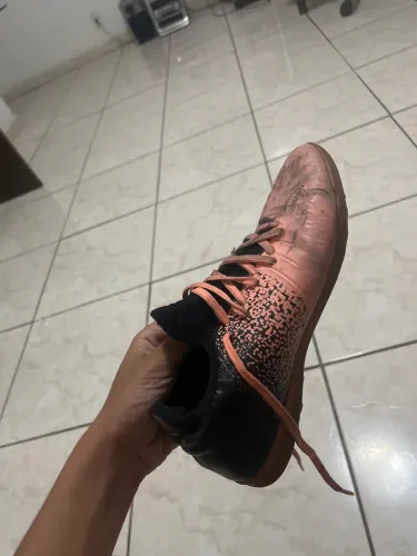 Vendo chuteira da puma laranja