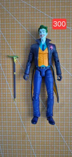 Coringa (The Joker) da linha DC Essentials da DC Collectibles