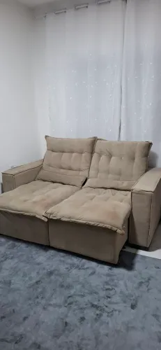 Sofá retrátil e reclinável