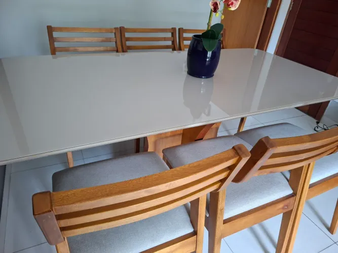 Vendo mesa com 6 cadeiras
