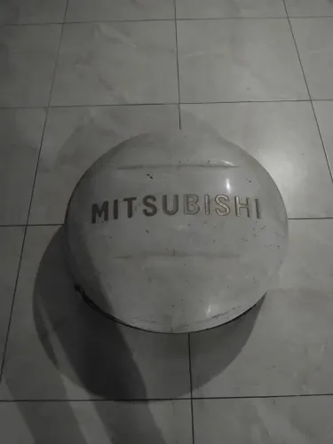 Protetor de pneu Mitsubishi nunca usado