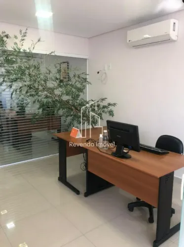 Excelente Sala Comercial para Locação no Centro de Santo André-SP: 2 Banheiros, 2 Vagas de