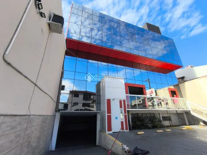 Prédio Comercial com Fachada Espelhada para Aluguel - 600m² - Localização Estratégica