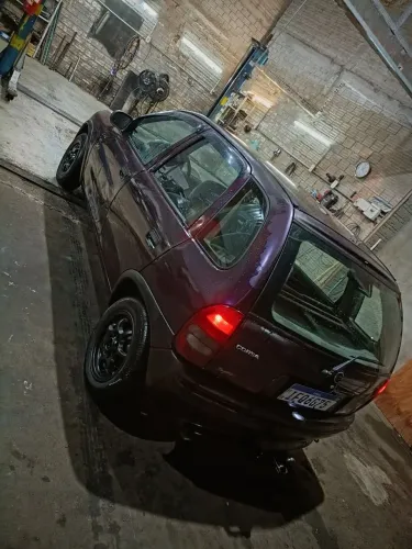GM Corsa Hatch super 97 zerado 