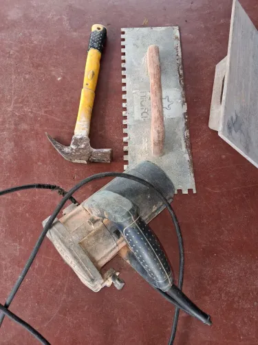 Trabalho de Pedreiro e Carpinteiro em Pontal do Paraná. 